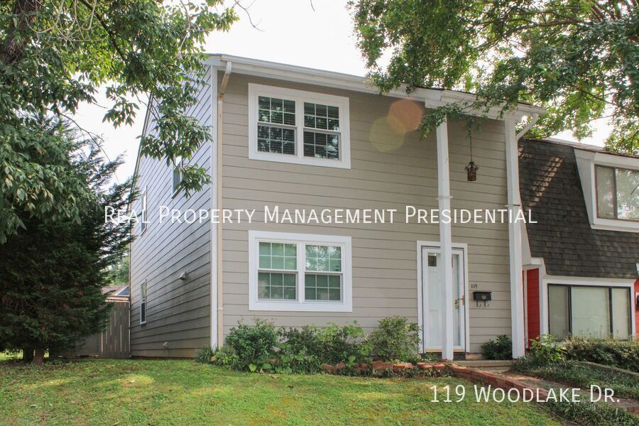 119 Woodlake Dr in Charlottesville, VA - Building Photo