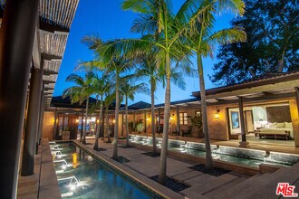 24834 Pacific Coast Hwy in Malibu, CA - Building Photo - Building Photo