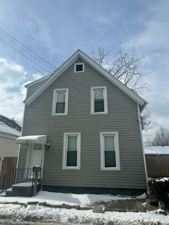 2452 Thurman Ave in Cleveland, OH - Foto de edificio