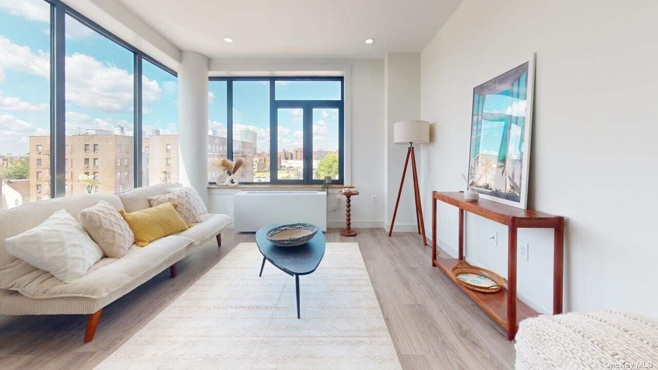 63-68 Austin St-Unit -5D in Queens, NY - Building Photo