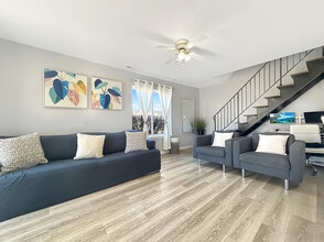 1666 Cornell Dr in Hoffman Estates, IL - Building Photo - Building Photo