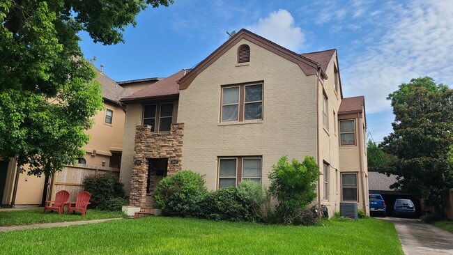 1610 Castle Ct, Unit 1610 Castle Court in Houston, TX - Building Photo - Building Photo