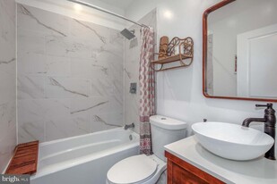 3504 13th St NW, Unit 15 in Washington, DC - Building Photo - Building Photo