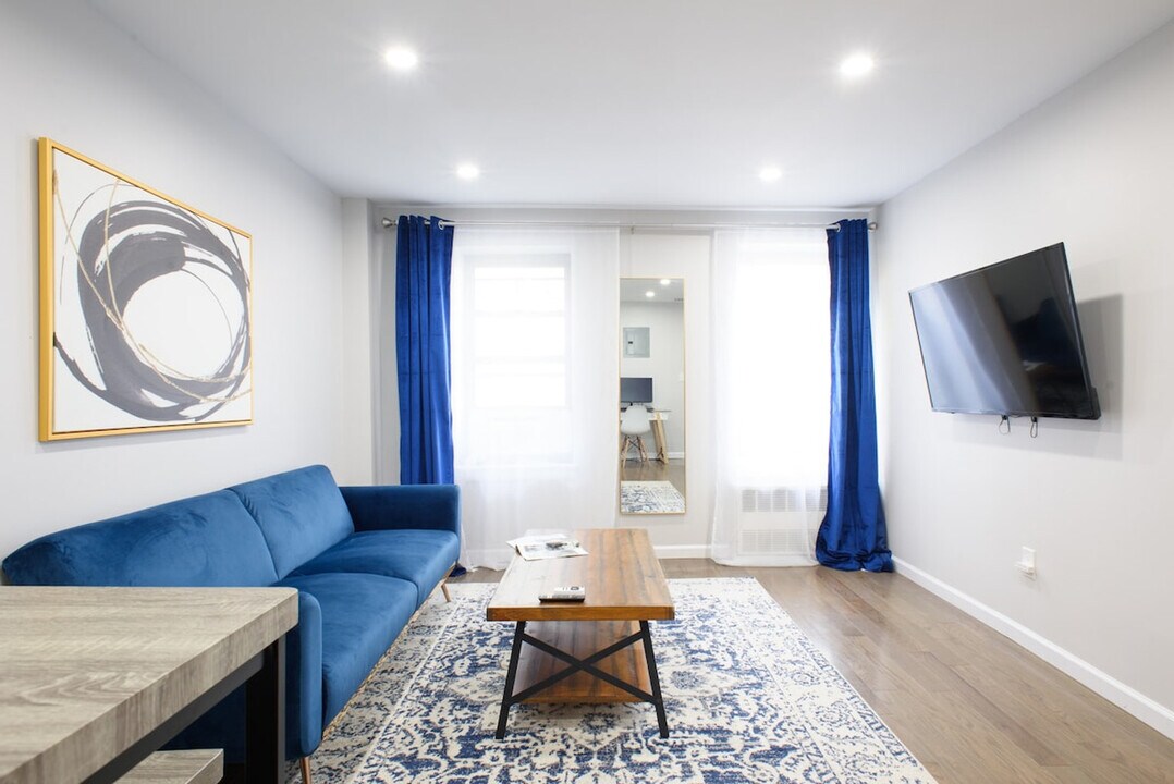 350 E 19th St in New York, NY - Building Photo