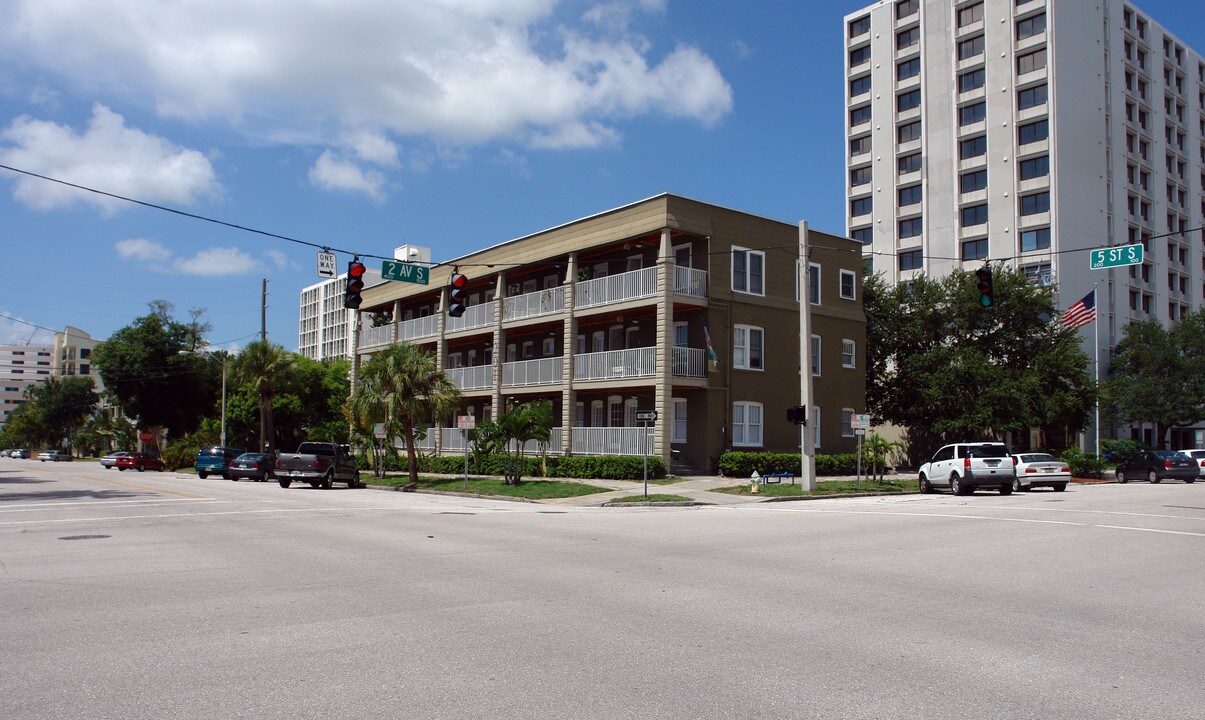 201 5th St S in St. Petersburg, FL - Foto de edificio