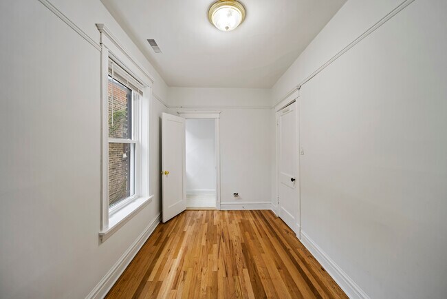 2325 W Rice St, Unit 1 in Chicago, IL - Building Photo - Building Photo