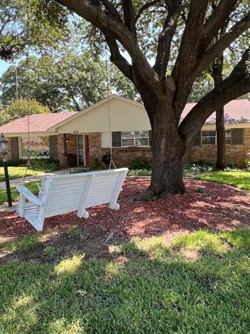 408 Carnation Ln in Hurst, TX - Foto de edificio