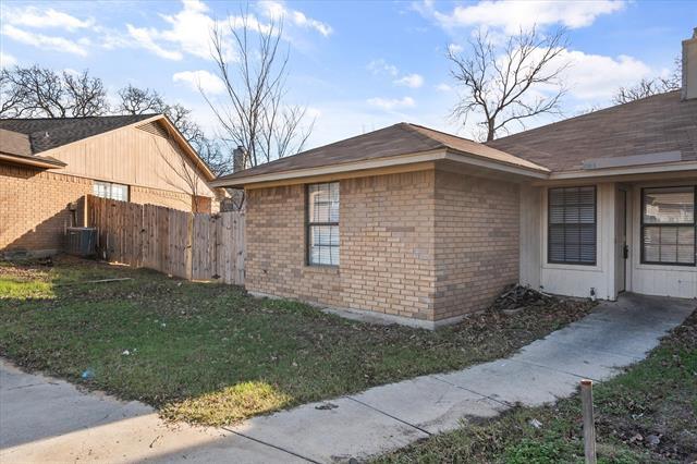 704 Woodland Ct in Kennedale, TX - Building Photo - Building Photo