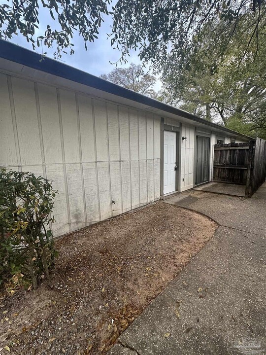 6802 Tiki Ln in Pensacola, FL - Building Photo