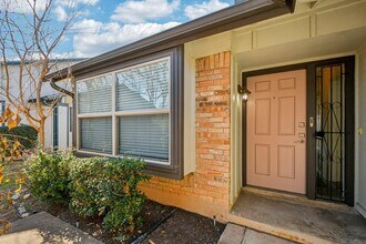 9424 Singing Quail Dr in Austin, TX - Foto de edificio - Building Photo