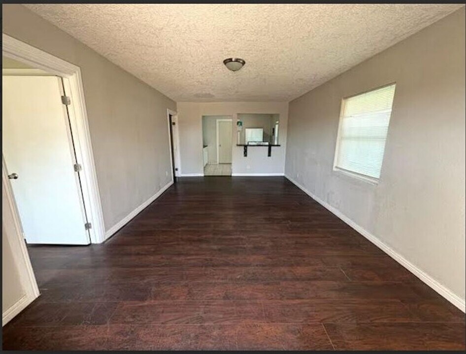 301 N Cochran St in Hobbs, NM - Building Photo