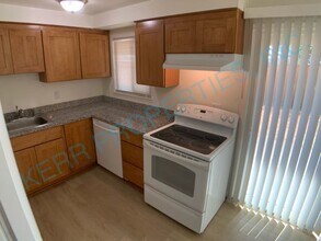 16136 SE Main St in Portland, OR - Building Photo - Building Photo