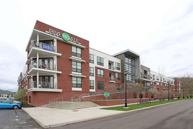 River Gate Apartments in Athens, OH - Building Photo - Building Photo