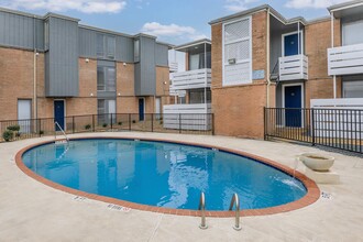 Bay House in Houston, TX - Building Photo - Building Photo