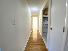 82 Highland Ave, Unit 203 in Somerville, MA - Foto de edificio - Building Photo