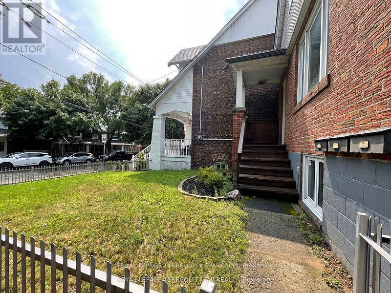 102 Merrill Ave E in Toronto, ON - Building Photo