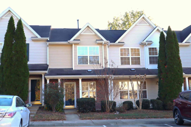 1119 Oak Blossom Way in Whitsett, NC - Foto de edificio