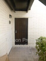 8450 E Old Spanish Trail in Tucson, AZ - Building Photo