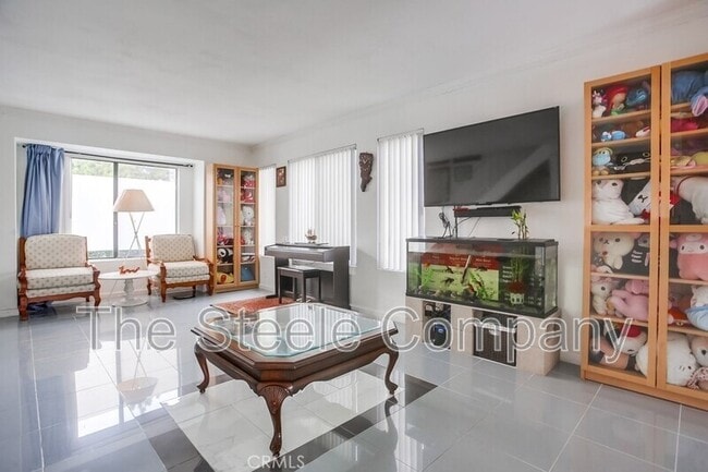 property at 902 S Downey Pl