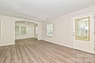 301 Seldon Dr in Charlotte, NC - Foto de edificio - Building Photo