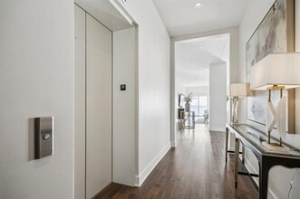 2800 Lakeside Pkwy in Flower Mound, TX - Foto de edificio - Building Photo