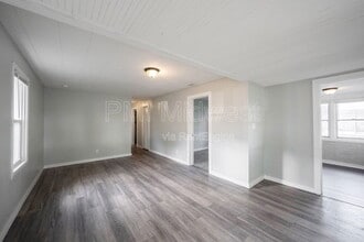 3907 Hoyt Ave in Indianapolis, IN - Foto de edificio - Building Photo