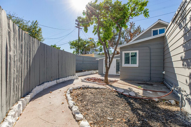 7020 Greeley St in Tujunga, CA - Building Photo - Building Photo