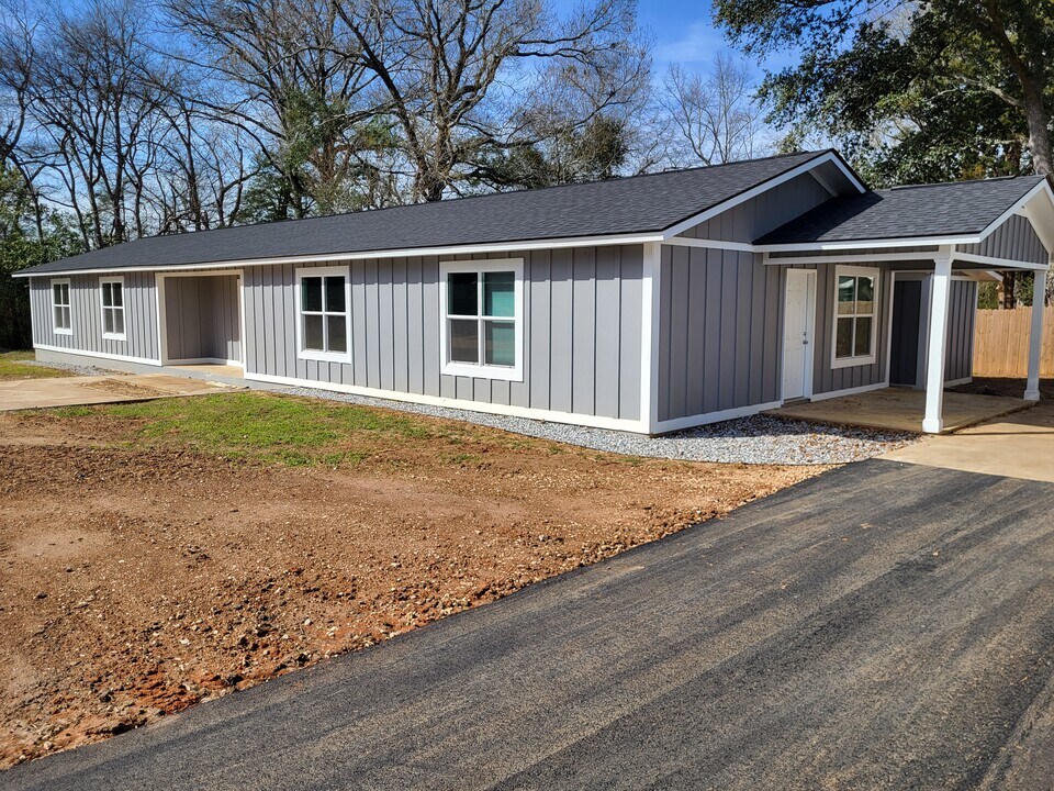 157 Brim St, Unit A in Dawson, GA - Building Photo