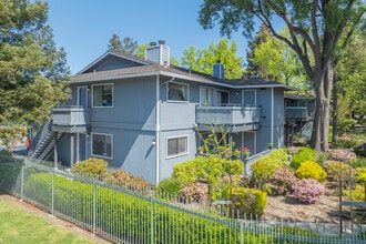 Fremont Woods in Fremont, CA - Foto de edificio - Building Photo