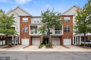 13067 Marcey Creek Rd in Herndon, VA - Building Photo
