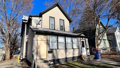 241 Carrier St NE in Grand Rapids, MI - Building Photo - Building Photo