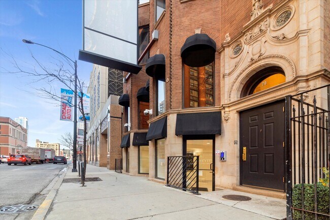 20 W Ontario St, Unit 400 in Chicago, IL - Building Photo - Building Photo