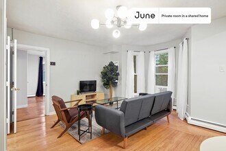 Room in Shared 2 bed/1.5 bath home, Unit B in Newton, MA - Building Photo - Building Photo