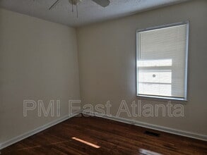 2332 Carey Dr SE in Atlanta, GA - Foto de edificio - Building Photo