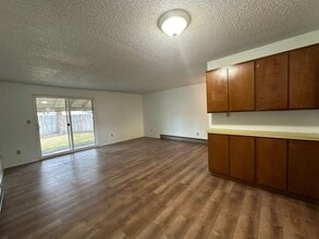 234-244 SW 11th St in Redmond, OR - Building Photo - Building Photo