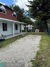 2807 NW 11th St in Miami, FL - Building Photo - Building Photo