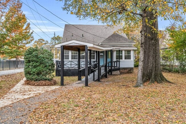 402 N Gloster St in Tupelo, MS - Building Photo - Building Photo