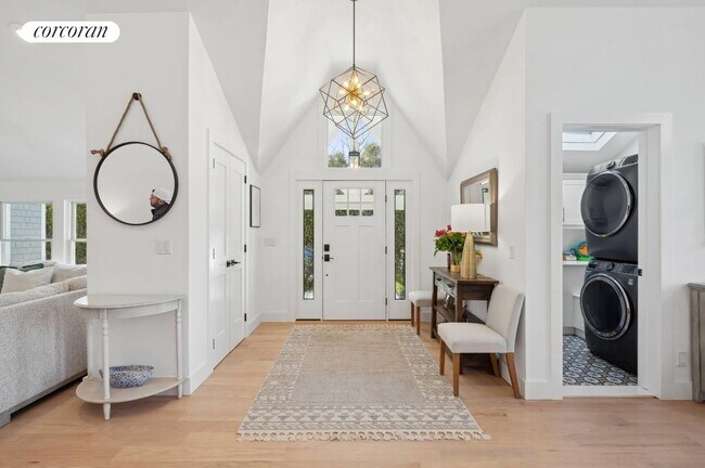 5 Halsey Ave in East Quogue, NY - Building Photo - Building Photo