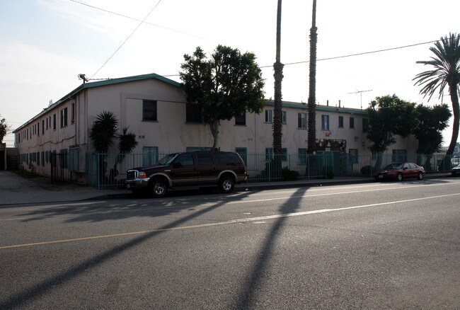 10600 S. Inglewood Blvd. in Inglewood, CA - Foto de edificio - Building Photo