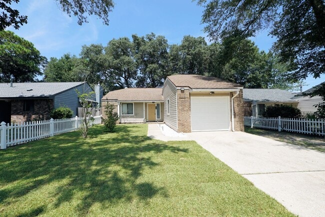 104 Cedar Ridge Way in Niceville, FL - Building Photo - Building Photo