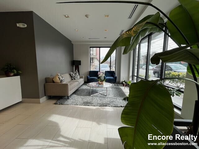 34 Marion St, Unit 607 in Brookline, MA - Building Photo - Building Photo