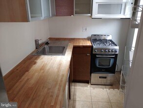 426 Dickinson St in Philadelphia, PA - Building Photo - Building Photo