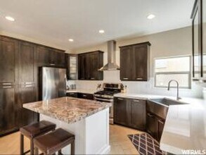 521 Aspen Peak Dr in South Jordan, UT - Building Photo - Building Photo