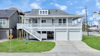 710 Kipp Ave in Kemah, TX - Building Photo