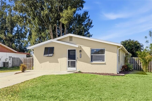 5320 Moeller Ave in Sarasota, FL - Building Photo - Building Photo