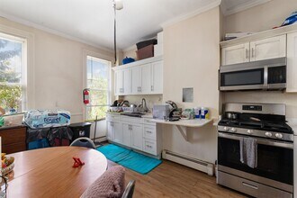 673 Summit Ave in Jersey City, NJ - Building Photo - Building Photo