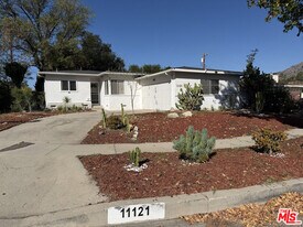 11121 Parr Ave in Los Angeles, CA - Building Photo
