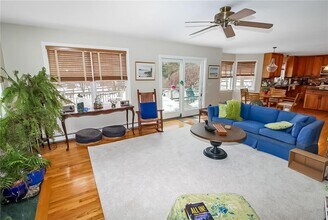 641 Middle Rd in Portsmouth, RI - Building Photo - Building Photo