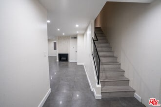 9702 Vía Roma in Burbank, CA - Building Photo - Building Photo