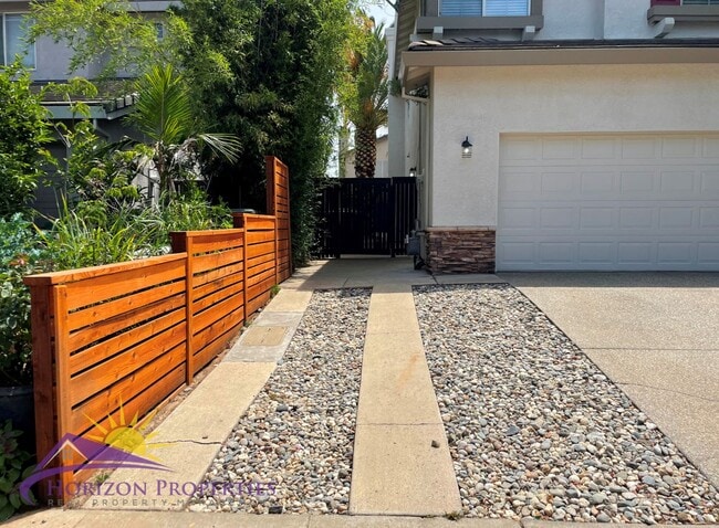 8381 Cantwell Dr in Elk Grove, CA - Building Photo - Building Photo